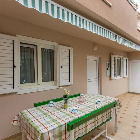 Apartman Ned-with Terrace Vinišće