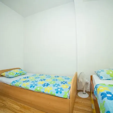 Ned-with Terrace Apartman *